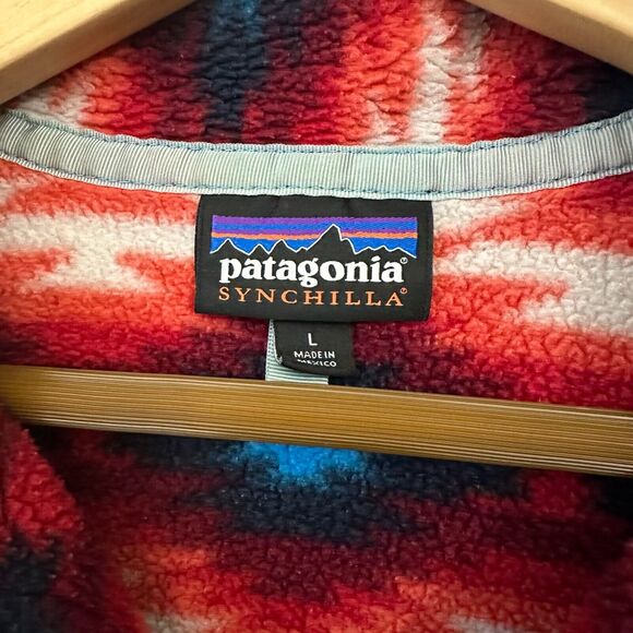 PATAGONIA Synchilla W's Snap-T Pullover Fleece in Red Wild Desert Aztec - Picture 6 of 9
